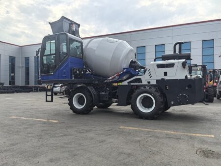Betongblandare 2,6 CBM // Självlastande